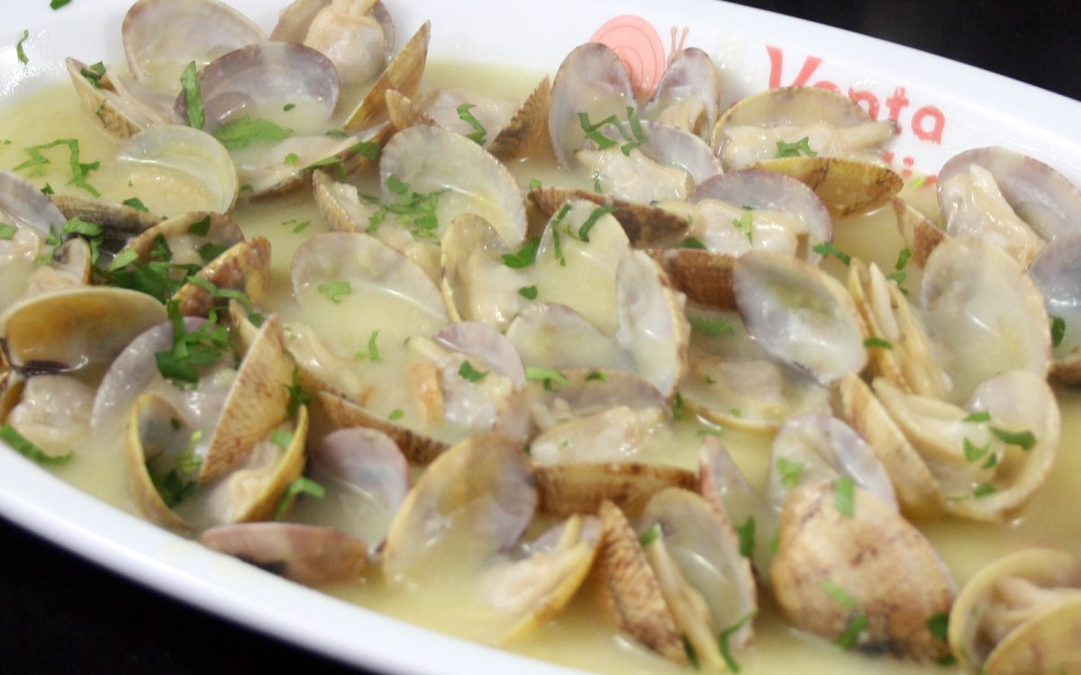 Almejas a la marinera en Cádiz. Venta Aurelio Restaurante entre Chipiona y Sanlúcar de Barrameda.