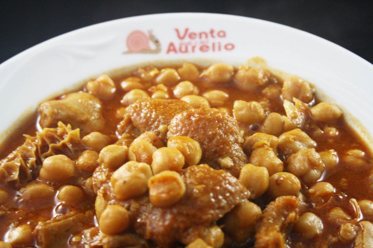 Menudo con garbanzos en Cádiz. Venta Aurelio Restaurante entre Chipiona y Sanlúcar de Barrameda.
