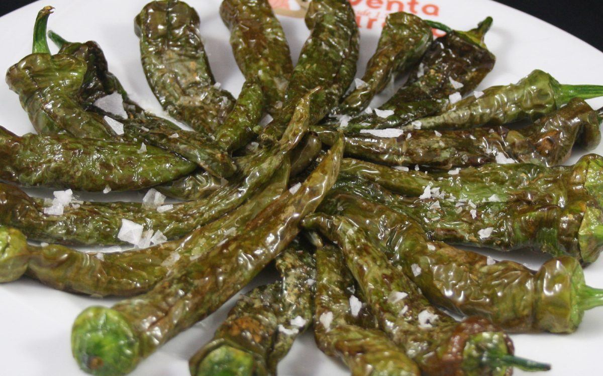 Pimientos fritos cuerno cabra. Venta Aurelio Restaurante entre Chipiona y Sanlúcar de Barrameda.